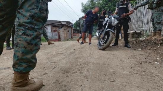 Operativo militar y policial en el cerro Las Cabras, en Durán (Guayas), el 28 de abril de 2022.