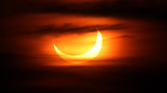 Vista desde Brewster, NY, en Estados Unidos, de un eclipse parcial de sol en el 10 de junio de 2021.