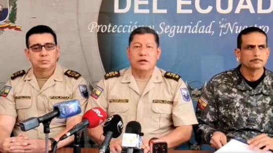 Ramiro Ortega, director de Inspectoría de la Policía Nacional, en rueda de prensa desde el comando policial de la zona 8, en Guayaquil, el 3 de mayo de 2022.