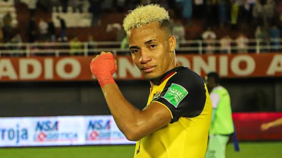 Byron Castillo, jugando para la selección ecuatoriana de fútbol.