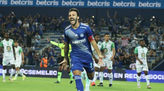 Sebastián Rodríguez, de Emelec, festeja uno de sus goles ante Mushuc Runa en el Estadio George Capwell, el 7 de mayo de 2022.