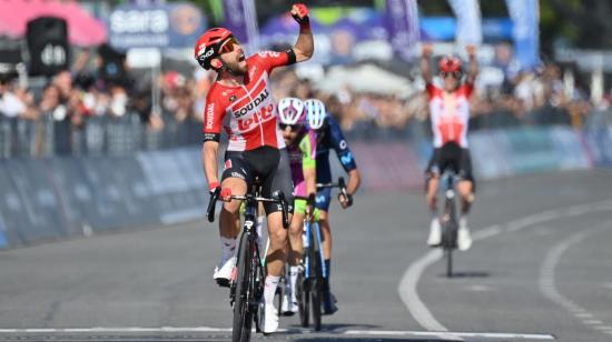Thomas de Gendt cruza la meta en solitario en la Etapa 8 del Giro de Italia, el 14 de mayo de 2022.