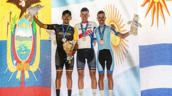 Sebastián Novoa, en el podio del Panamericano de Ruta, en San Juan, Argentina, el 15 de mayo de 2022.