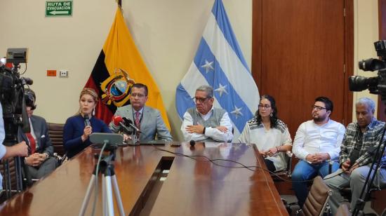 Miembros de la Comisión de Diálogo Penitenciario y Pacificación reunidos en la Gobernación del Guayas. Guayaquil, 17 de mayo de 2022.