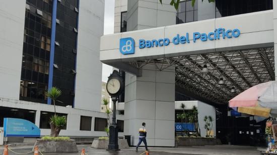 Oficina principal del Banco del Pacífico, en el norte de Quito, el 17 de mayo de 2022.