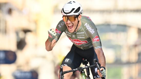 Stefano Oldani festeja su triunfo en la Etapa 12 del Giro de Italia, el 19 de mayo de 2022.