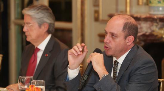 El ministro de Producción, Julio José Prado, y el presidente Guillermo Lasso, en un evento con empresarios en Argentina, el 18 de abril de 2022. 
