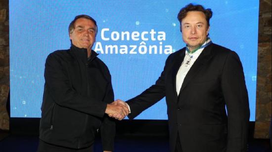 El presidente brasileño, Jair Bolsonaro, junto al magnate y dueño de Tesla, Elon Musk, el 20 de mayo de 2022.