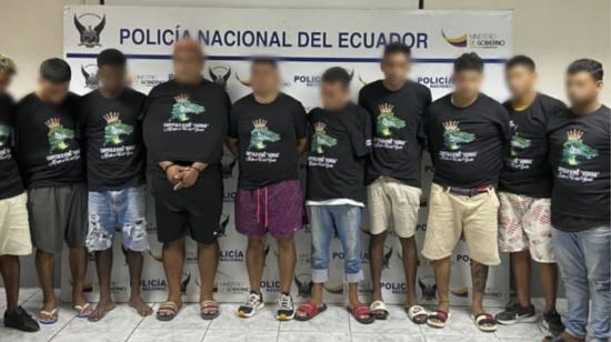 Sujetos detenidos por el presunto delito de asociación ilícita en el Guasmo Sur. Guayaquil, 23 de mayo de 2022.