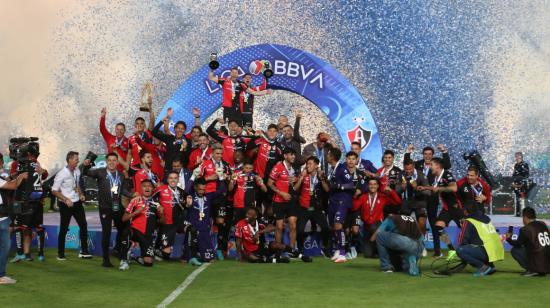 Los jugadores de Atlas celebran tras coronarse campeones al vencer al Pachuca, durante la final del torneo Clausura 2022 de la Liga MX, el 29 de mayo.