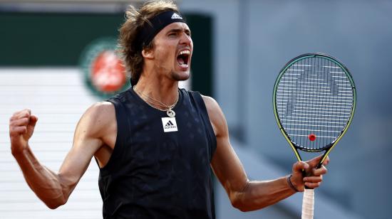 Alexander Zverev celebra ganar contra Carlos Alcaraz en los cuartos de final de Roland Garros, el 31 de mayo de 2022.