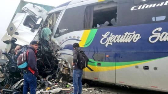 Choque entre un tráiler y un bus de la cooperativa San Luis dejó 9 fallecidos y 27 heridos, en mayo de 2021.