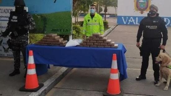 Operativo de abril de 2021, en el que la Policía decomisó 38 kilos de cocaína en puerto Bolívar, Machala, provincia de El Oro.