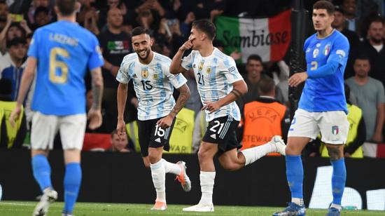 El argentino Paulo Dybala festeja un gol en la Finalissima ante Italia, el 1 de junio de 2022. 