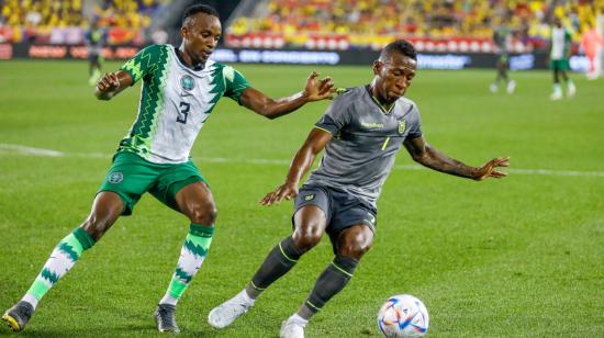 Pervis Estupiñán, en el partido de Ecuador ante Nigeria en Nueva Jersey el 2 de junio de 2022.