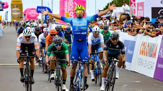 Luis Carlos Chía, en la meta de la Etapa 1 de la Vuelta a  Colombia, el 3 de junio de 2022.