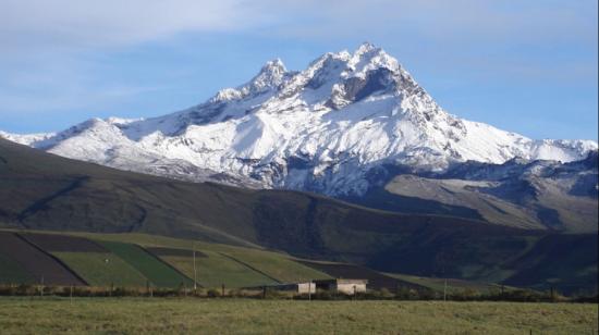 Vista frontal del volcán Carihuairazo, en la provincia de Chimborazo. Es uno de los nevados en mayor riesgo de deshielo. 