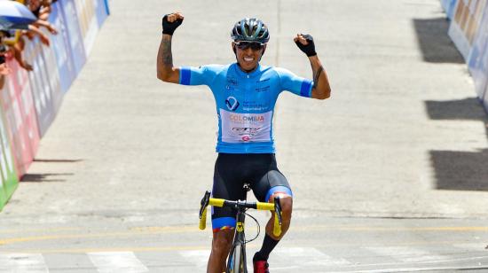 Óscar Quiroz, en la meta de la Etapa 4 de la Vuelta a Colombia, el 6 de junio de 2022.