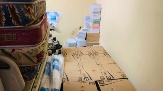 Imagen de las bodegas del Hospital del Adulto Mayor de Quito, donde el MSP detectó que faltan 90 cajas de fórmulas nutricionales.