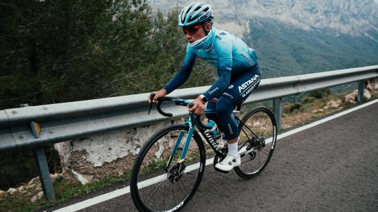 Martín López, entrenado con el Astana Qazaqstan Development Team, el 28 de enero de 2022.