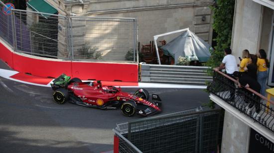 Charles Leclerc, de Ferrari, durante la sesión de entrenamientos del Gran Premio de Fórmula 1 de Azerbaiyán, el 10 de junio de 2022.