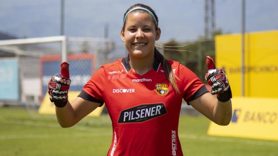 Maleike Pacheco con el uniforme de Barcelona, durante un partido de la Superliga femenina 2022. 