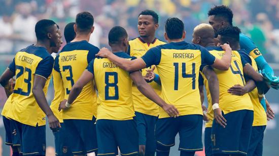 Jugadores de la selección de Ecuador, en el partido ante México, en Chicago, el 5 de junio de 2022.