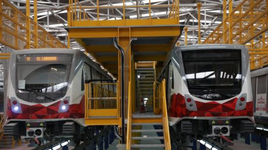 Imagen de dos trenes del Metro de Quito en la Estación Quitumbe, de 9 de junio de 2022.