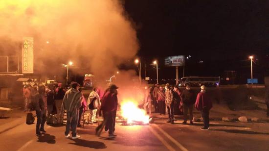 El movimiento indígena de Chimborazo se instala en en el sector de Balbanera (Riobamba -Cuenca), cantón Colta, dentro del contexto de la movilización nacional, el 13 de junio de 2022.