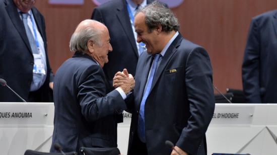 Joseph Blatter y Michel Platini, durante una reunión de la FIFA, en 2015.