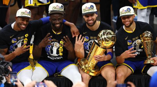 Los jugadores de los Golden State Warriors, celebrando el título de la NBA, el 16 de junio de 2022.