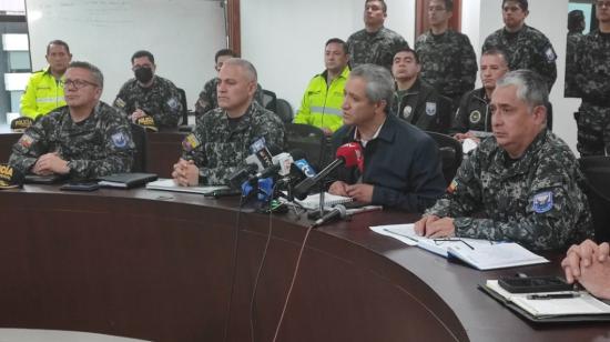 El ministro del Interior, Patricio Carrillo, en rueda de prensa de la Comandancia General de la Policía, en Quito, el 20 de junio de 2022.