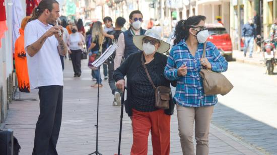 Un músico en una calle de Cuenca, en diciembre de 2022.