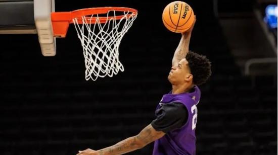 Shareef O'Neal , hijo de Shaquille jugará en la temporada 2022 con los Angeles Lakers.