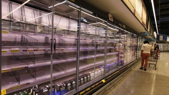 Los supermercados de Cuenca están desabastecidos de carnes, mariscos y productos frescos, el 24 de junio de 2022. 