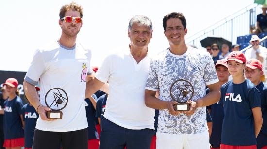 Ariel Behar y Gonzalo Escobar junto a Toni Nadal, director del Mallorca Open, el 25 de junio de 2022. 