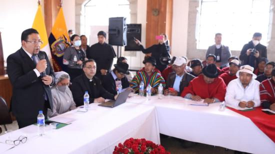 Virgilio Saquicela, presidente de la Asamblea Nacional, durante la primera mesa de diálogo, el 27 de junio de 2022, en la Basílica del Voto, Quito.