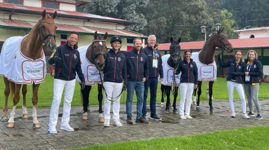 El equipo ecuatoriano ecuestre en los Juegos Bolivarianos de Valledupar, el 29 de junio de 2022.