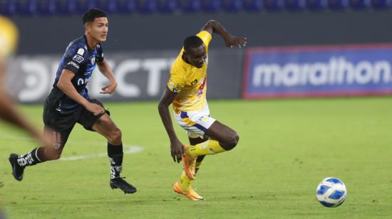 Jugadores de Delfín e Independiente Juniors, en el partido de la Copa Ecuador, el 3 de junio de 2022.