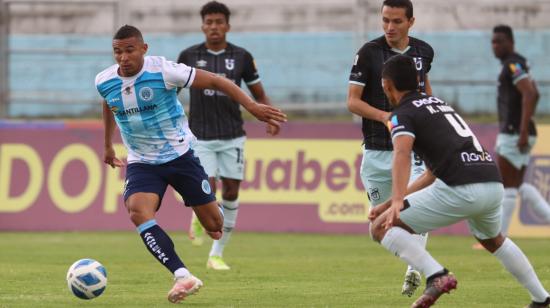 Duman Herrera, del Aampetra, en el partido ante Universidad Católica, en Quito, el 30 de junio de 2022.