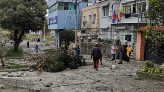 Moradores del pasaje Solano, durante las movilizaciones indígenas, el 24 de junio de 2022.