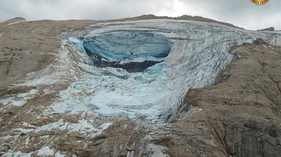 Imagen de una parte del glaciar de la Marmolada, en los Alpes italianos, el 3 de julio de 2022. 