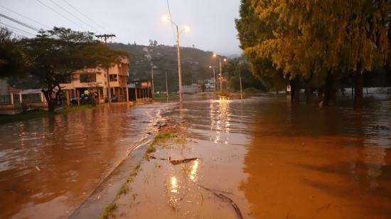 Gualaceo soportó el primer fin de semana de julio de 2022, intensas lluvias y desbordamiento de los ríos Santa Bárbara y San Francisco.