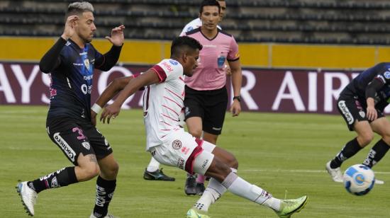 Jonatan Bauman, en el partido de ida de IDV ante Lanús, en el estadio Olímpico Atahualpa, el 30 de junio de 2022.