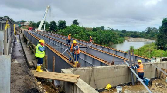 Trabajos de ampliación de la vía Guayaquil-Machala, el 1 de julio de 2022.