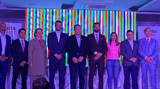 Autoridades y miembros de la organización del Giro de Italia Ride Like a Pro en la presentación de las rutas, el 7 de julio de 2022.