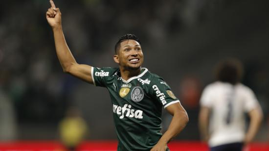 Ronielson da Silva, de Palmeiras, celebra un gol ante Cerro Porteño, en Brasil, el 6 de julio de 2022.