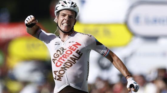 Bob Jungels festeja su victoria en la Etapa 9 del Tour de Francia, el 10 de julio de 2022. 