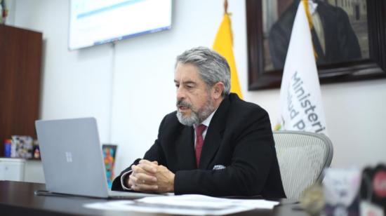 El ministro de Salud, José Ruales, en una videoconferencia el 13 de julio de 2022. Ahora, se refirió a la compra de medicamentos.