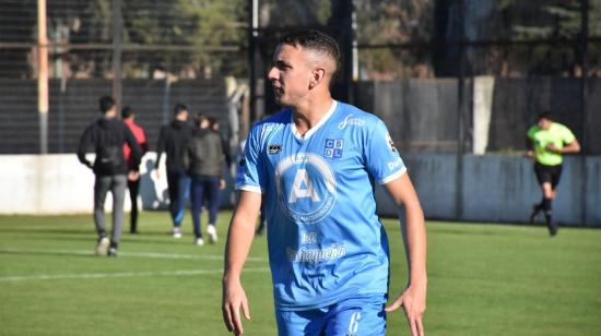 El futbolista argentino Federico Potarski durante un partido en la tercera categoría, en 2022.